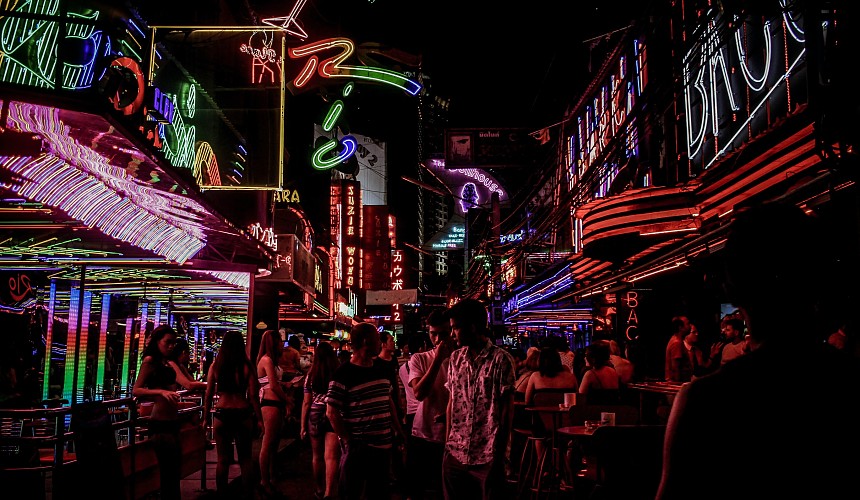 Туристам в Таиланде могут разрешить пить в барах до 4 утра